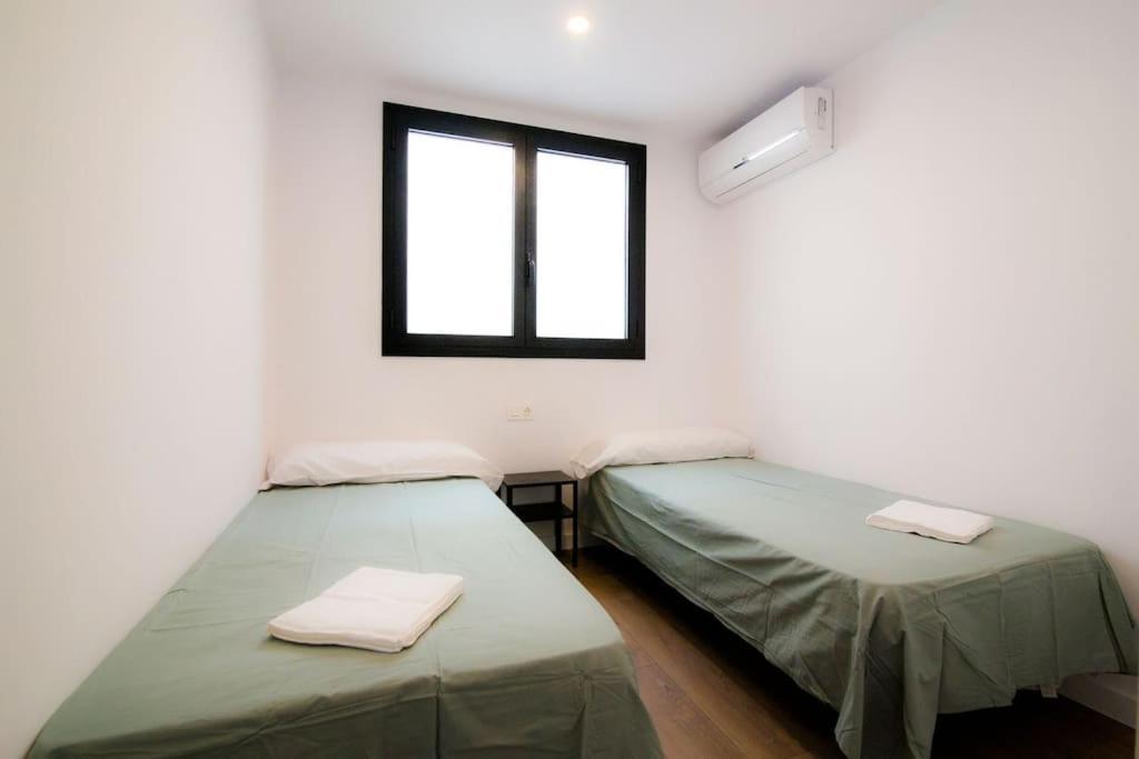 Atico Con Terraza En El Centro De Reus Apartment Exterior photo